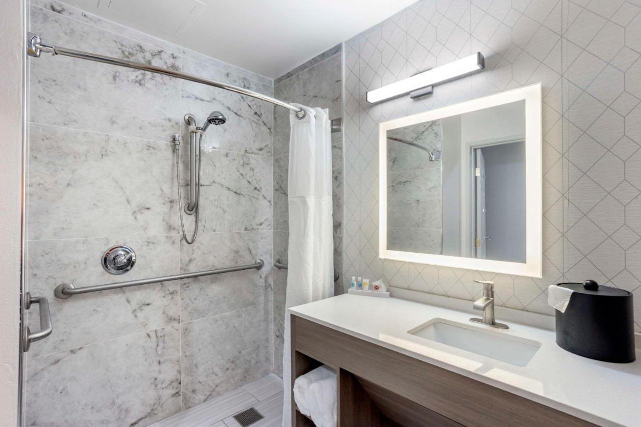 Comfort Inn&suites - Mt Laurel Hotel